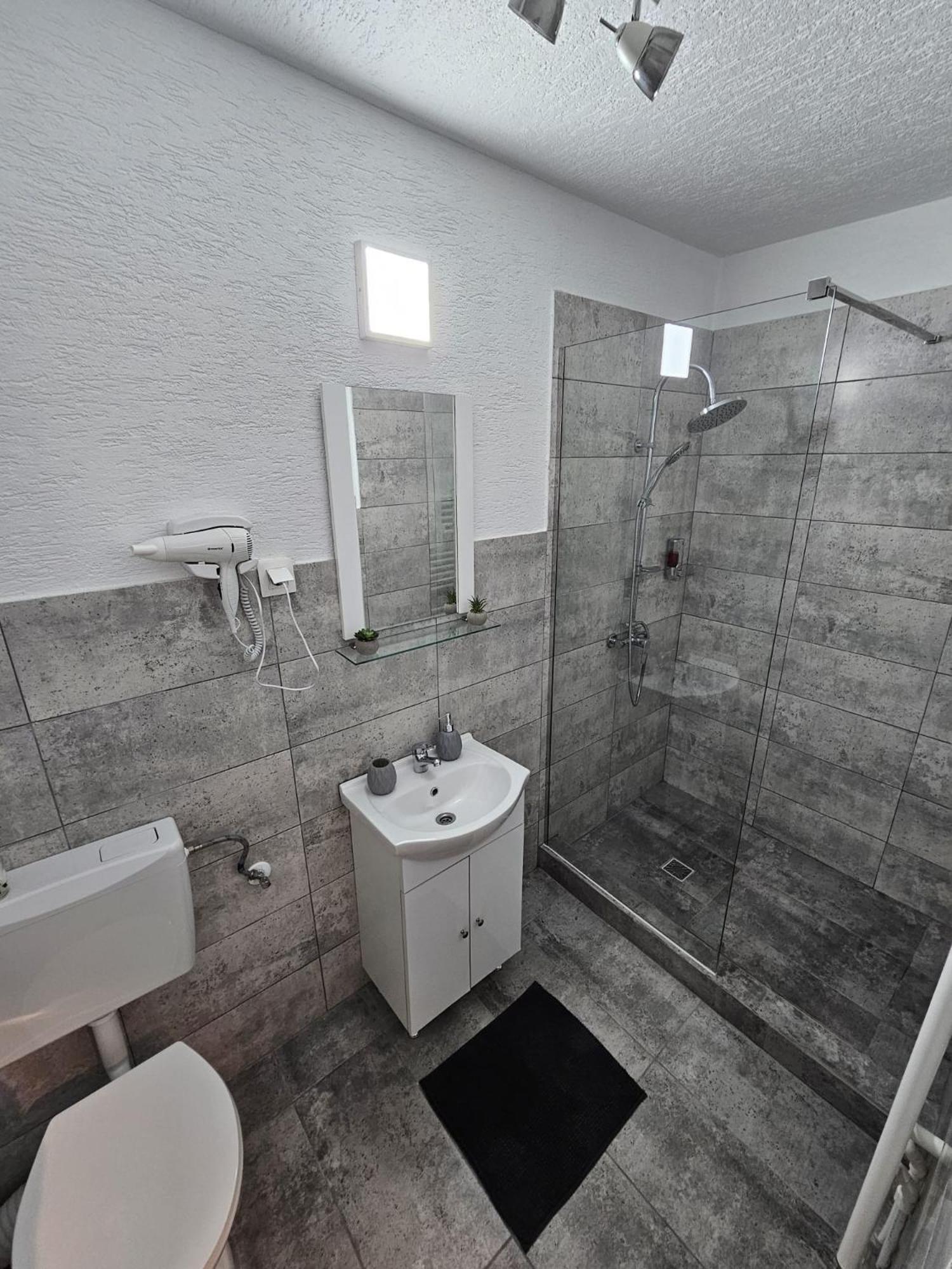 Mona Central Apartment Hunedoara Exteriér fotografie