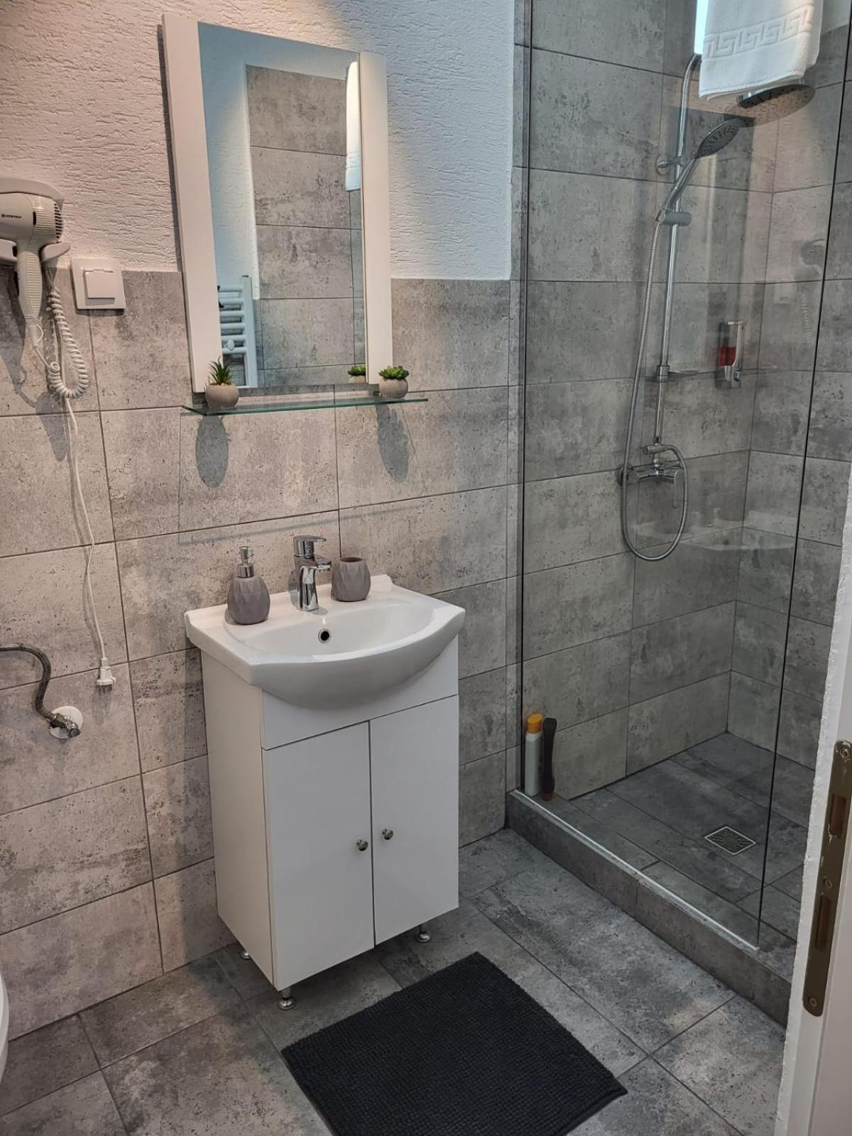 Mona Central Apartment Hunedoara Exteriér fotografie